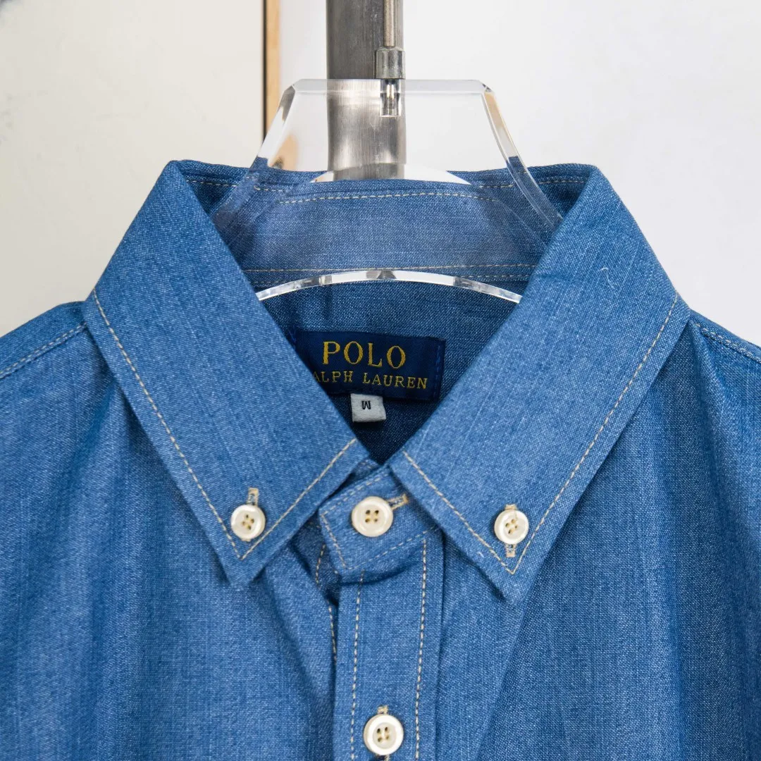 P270 💰zp version [Exclusive supply] Ralph Lauren/Ralph Lauren classic color small label couple's washed denim long-sleeved shirt 1️⃣ Made of high-quality denim fabric, the upper body is soft and comfortable, extremely delicate, has a solid, smooth and soft feel, and the fabric does not wrinkle, and the feel is invincible. The details are handled perfectly! 2️⃣Adopting the washing process, the workmanship details are perfectly controlled. They are all hemmed with vest technology, and the insides of the sleeves are also used. Different from the four-needle and five-thread workmanship, the collars are also all designed with interlining, showing high-end fashion and individuality, and the style is fashionable, simple and elegant! 3️⃣It is very youthful and energetic, and can be easily worn by both men and women. It is very in line with the fashion aesthetic concepts of today's young people!  Color: light blue dark blue Size: S M L XL Number: SG10486
